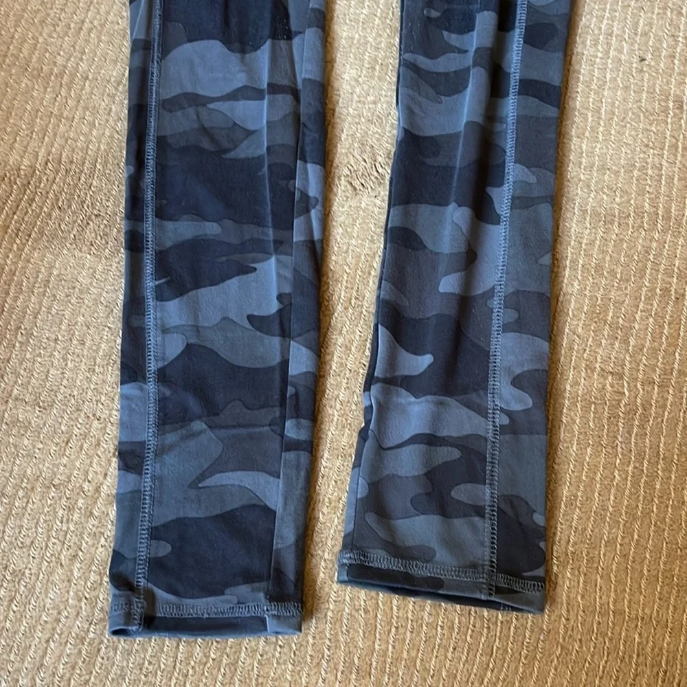 Wild Fable camo leggings - Picture 2 of 5